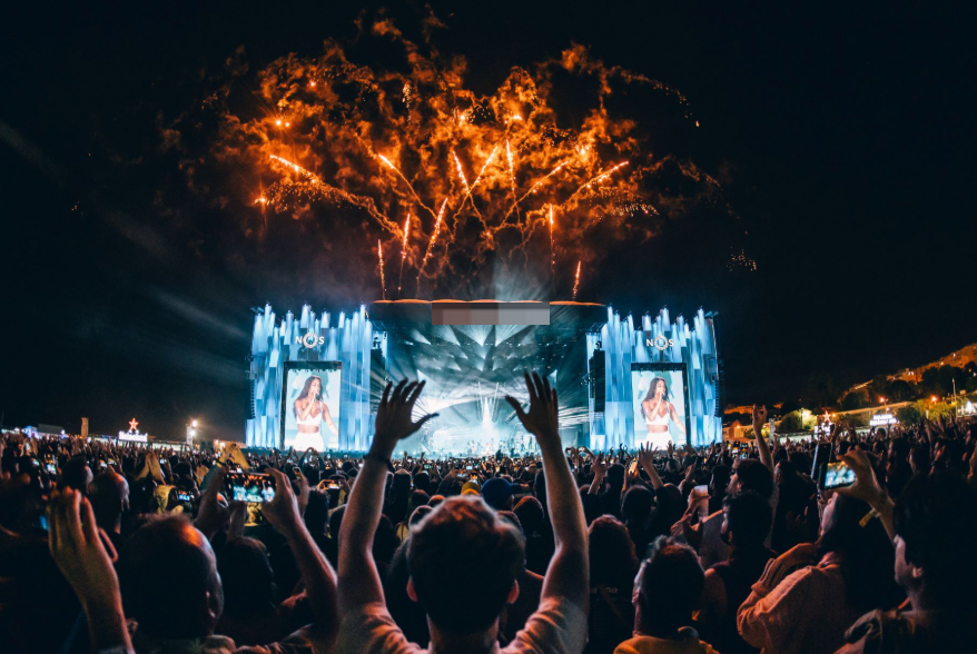 เทศกาลดนตรี: Lollapalooza และ Tomorrowland