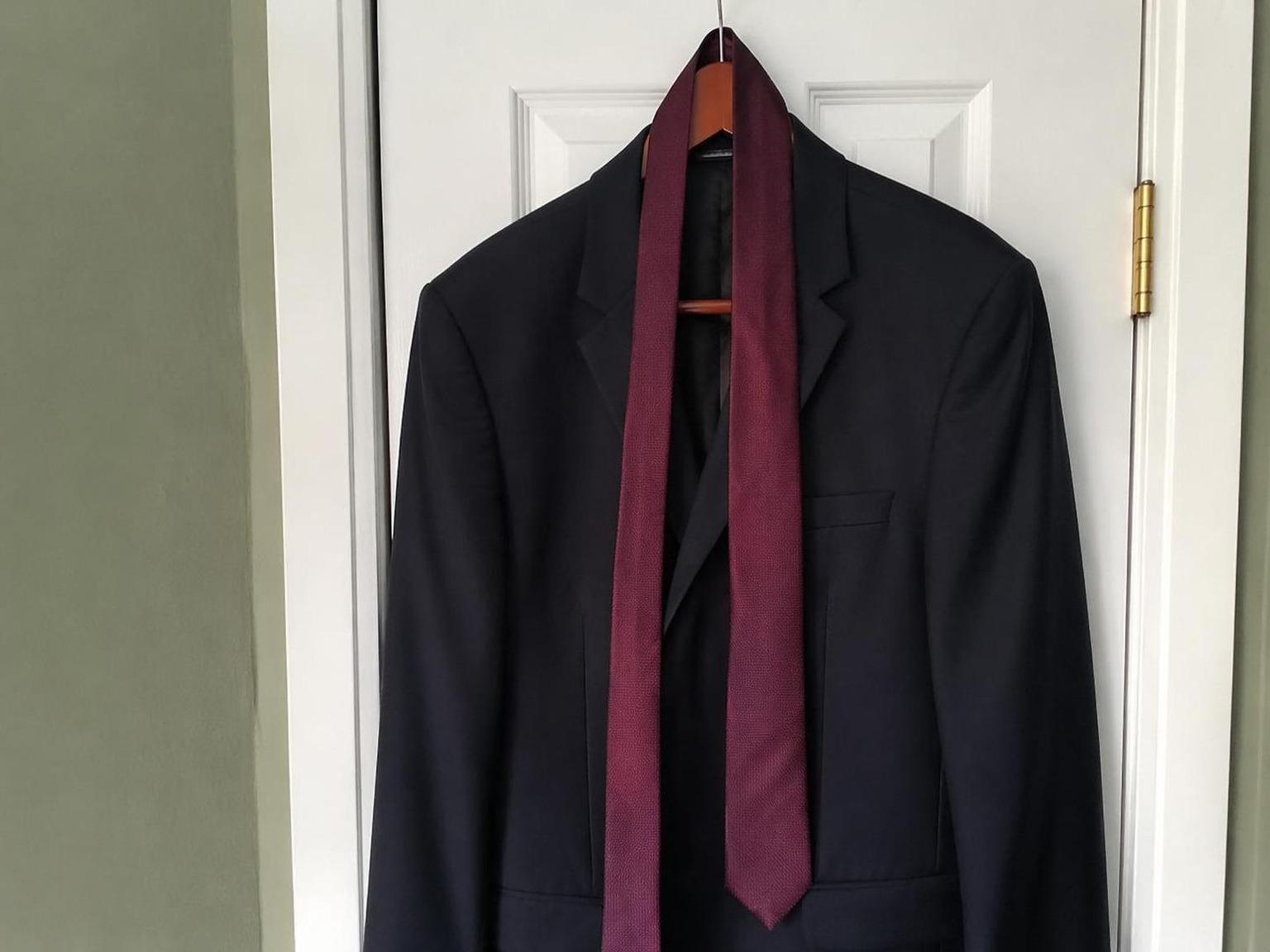 remove tie from video creator review avatar 8