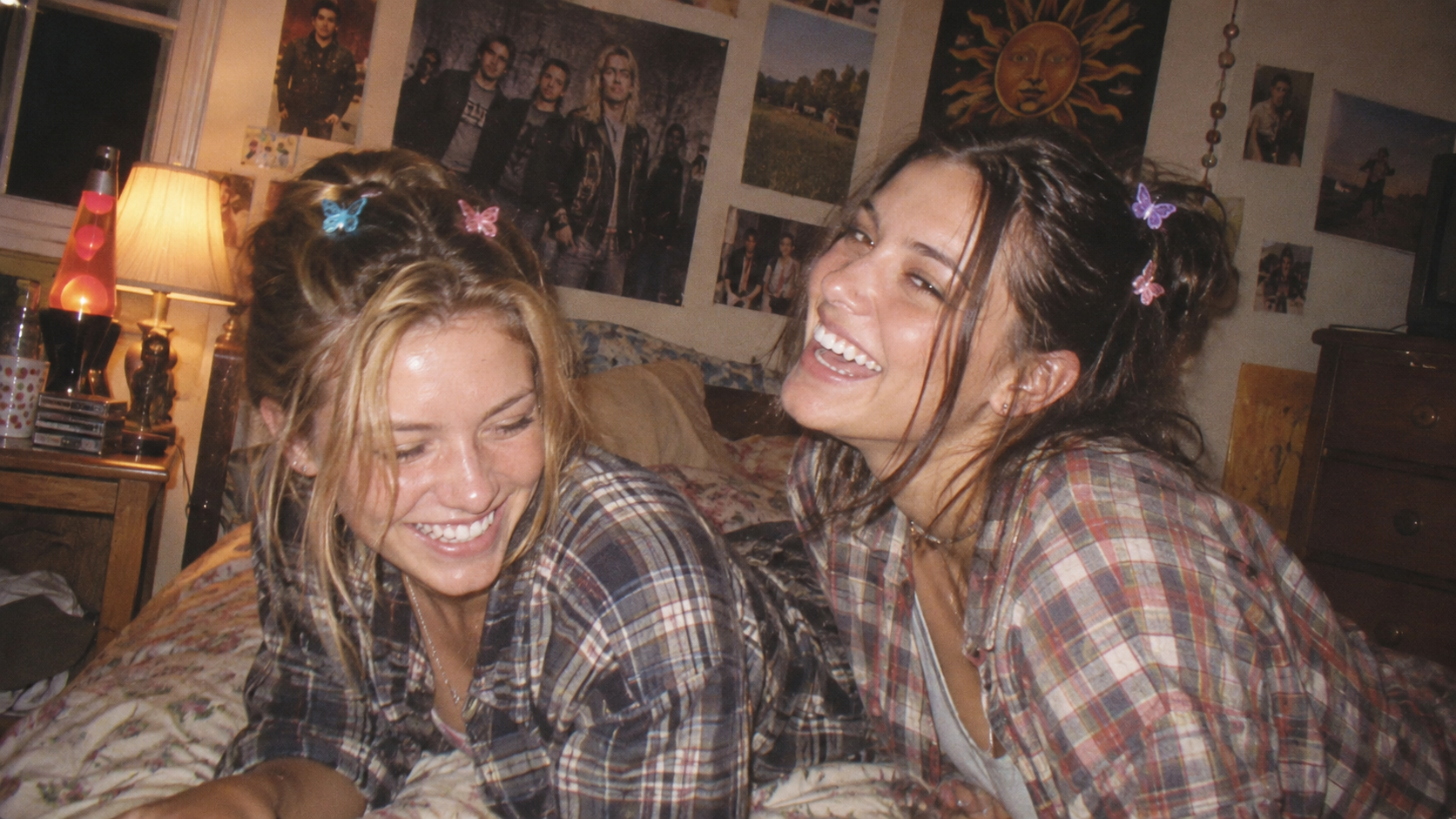 Disposable-camera bedroom example for 90s photo prompt for girls