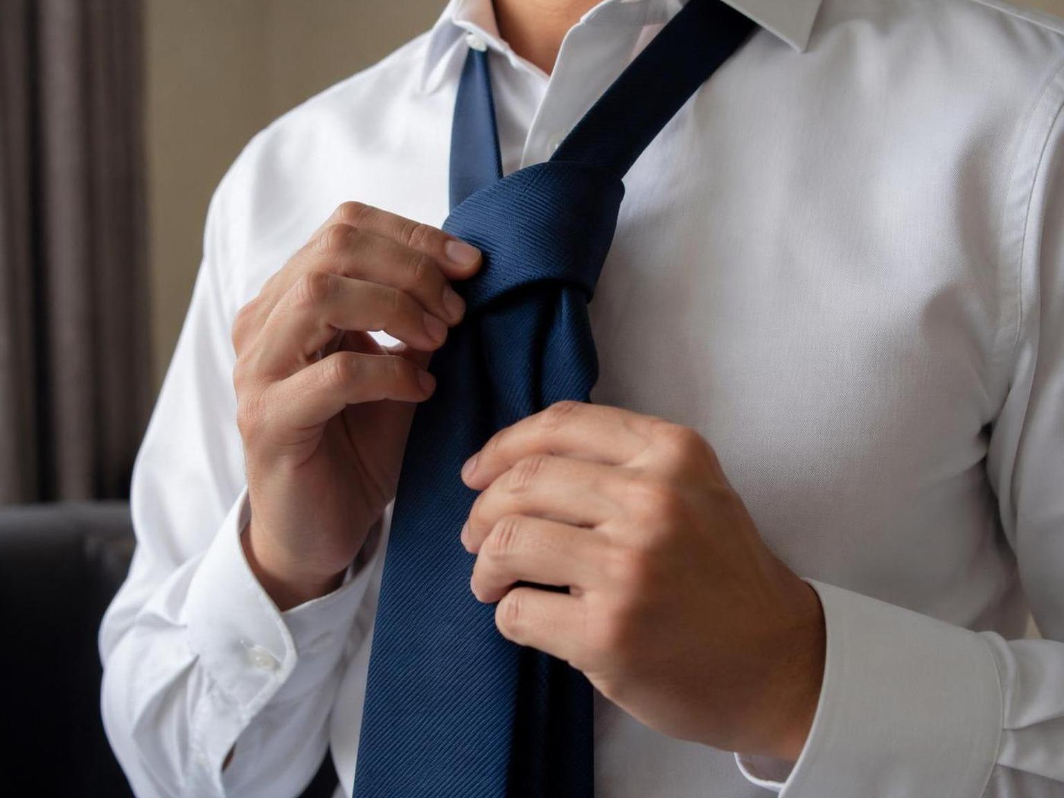 remove tie from video creator review avatar 1