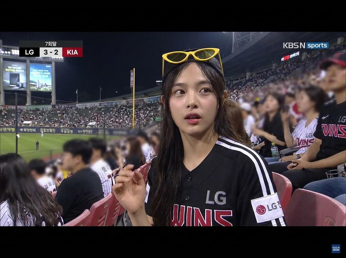 ai baseball trend photo prompt