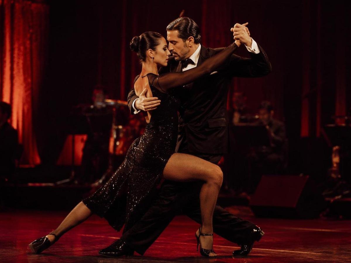 AI tango dance generator kartu prompt foto asli yang berbeda 2 dalam 4: 3
