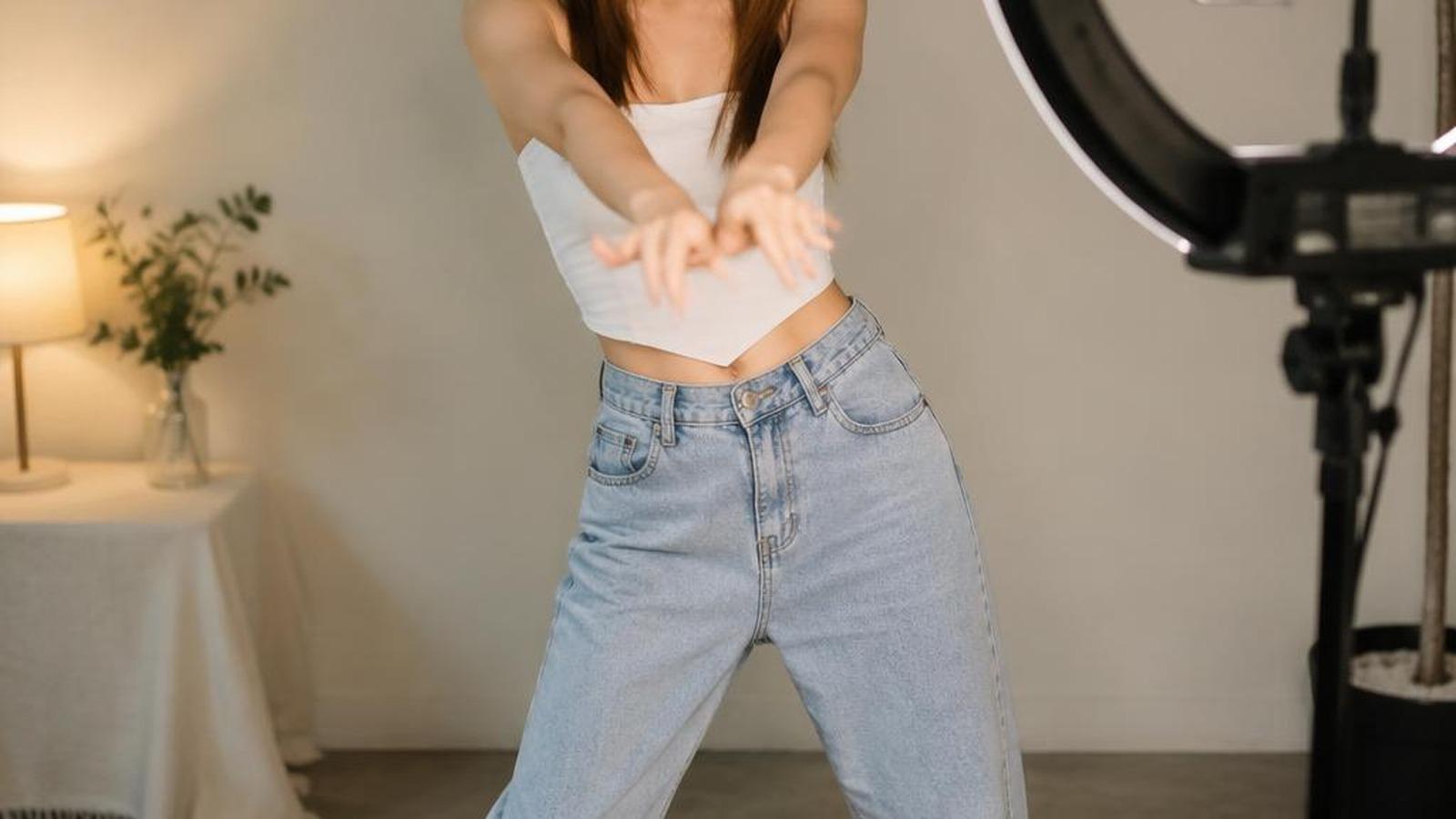 Instagram dance video generator prompt cover 1 in 4:3