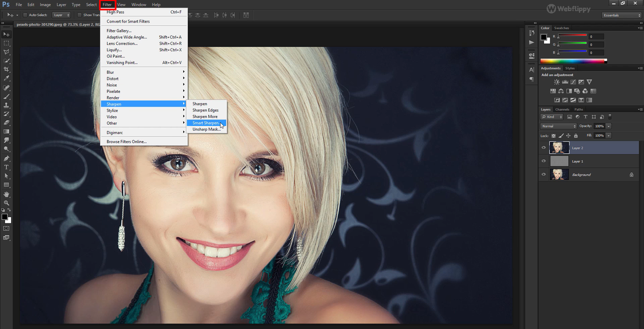 Interfész, amely bemutatja, hogyan javíthat egy homályos képet Photoshopban élező eszköz segítségével