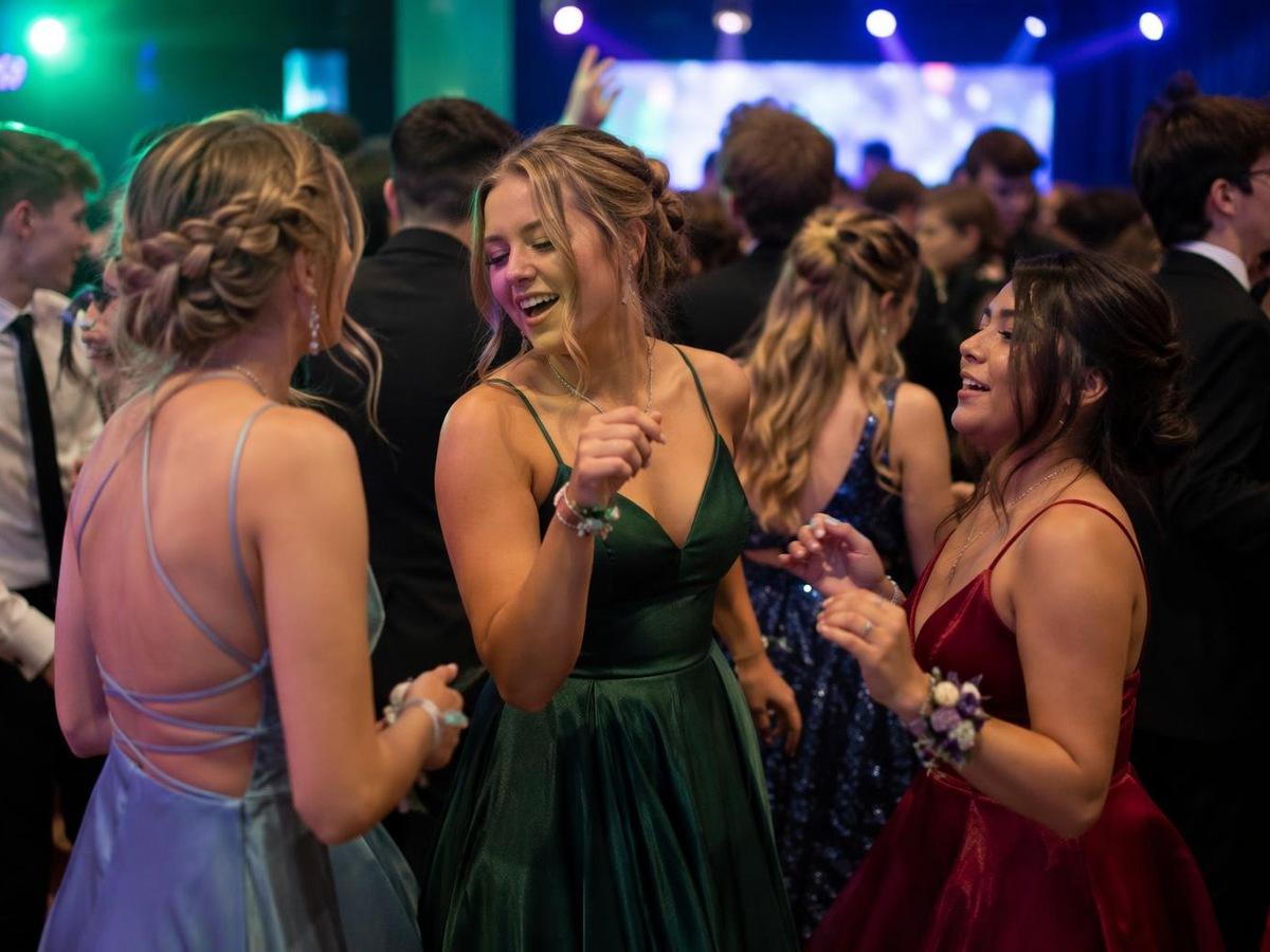 prom dance video generator prompt card distinct real photo 2 in 4:3
