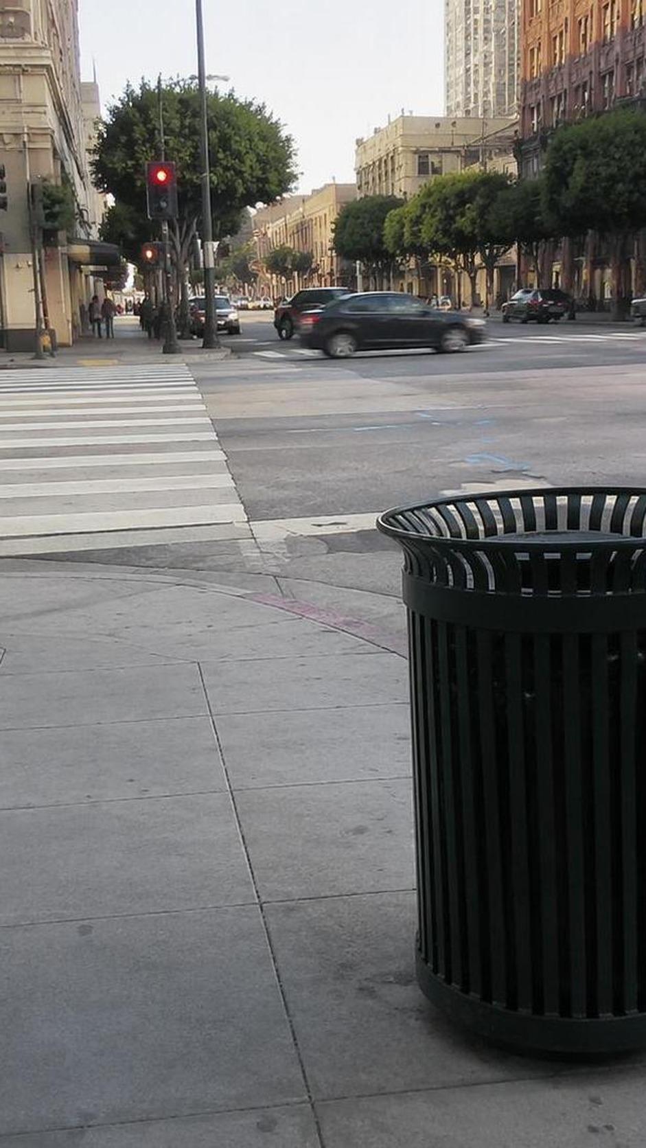 Dreamina remove trash can from video mobile hero