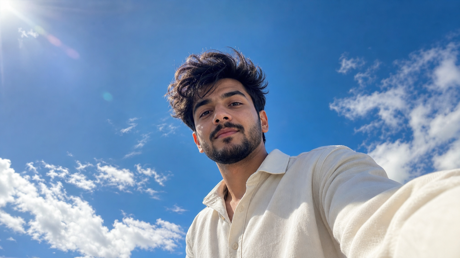 Blue Sky Selfie AI Prompt Heldenbild