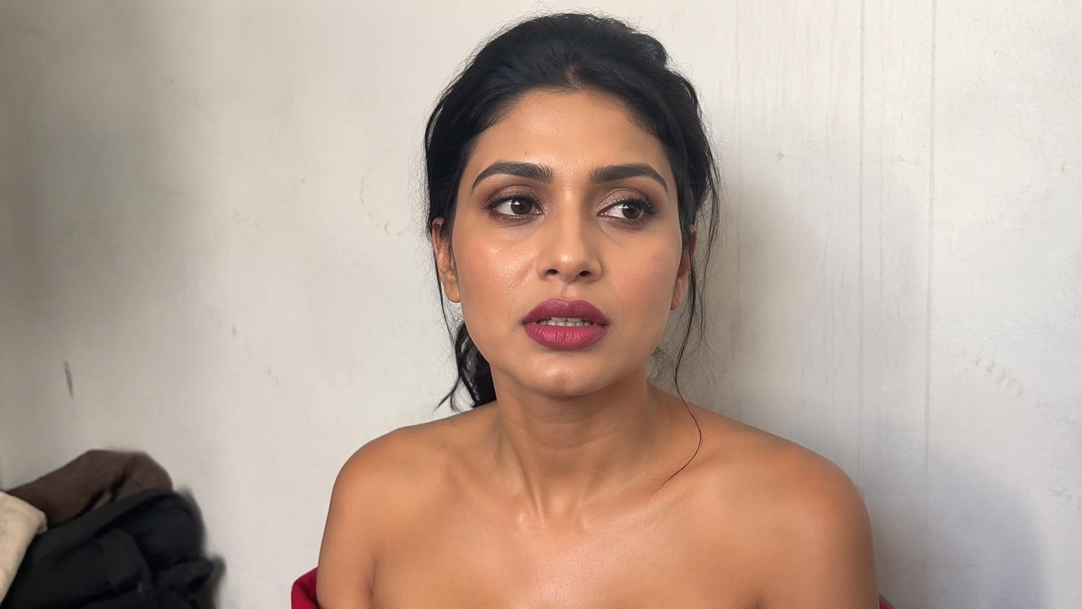 Dreamina rimuove il trucco dal prompt video esempio 6: Preparare un test prima e dopo