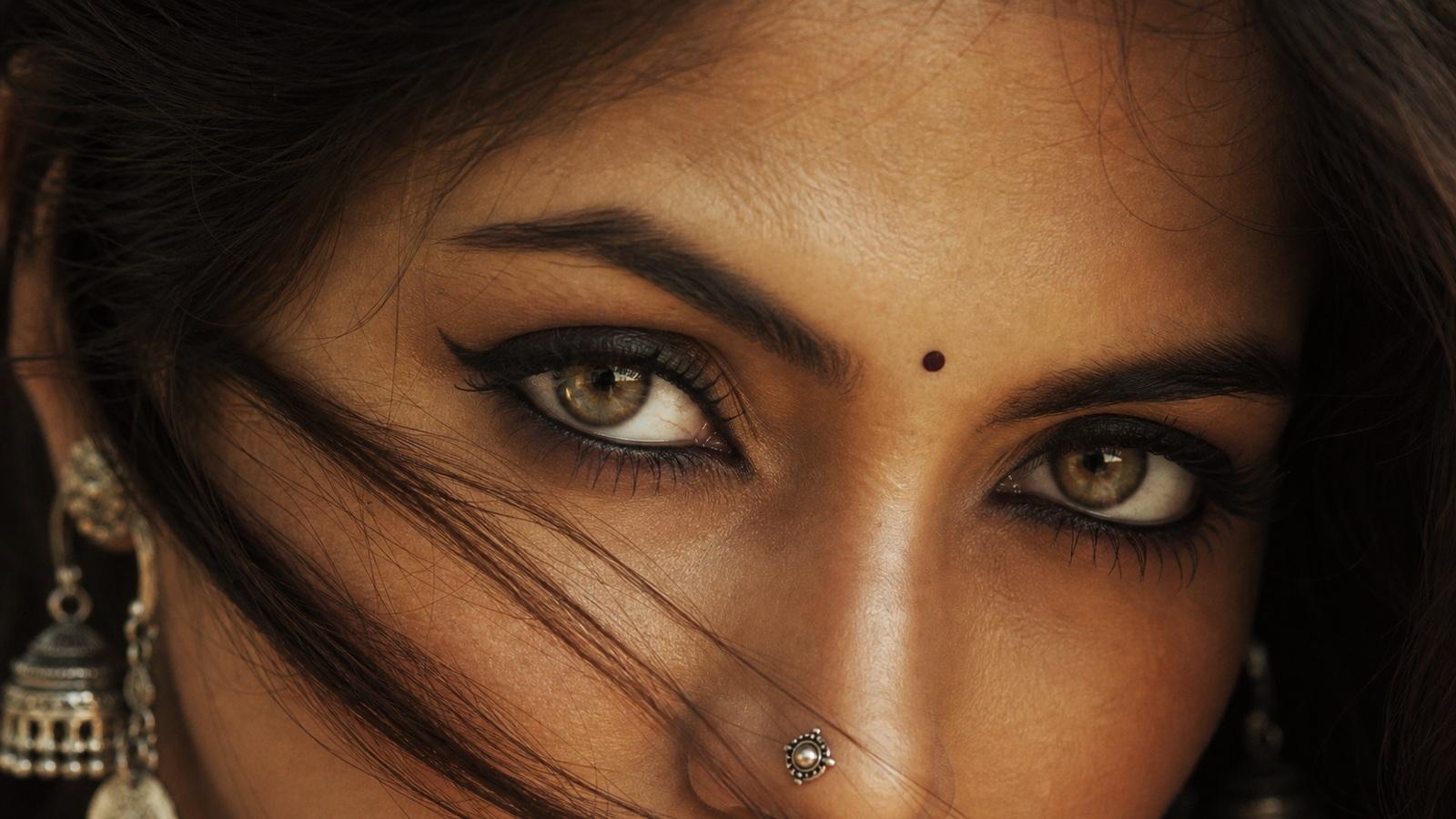 Aesthetic Beautiful Eyes Prompt For Girls hero image