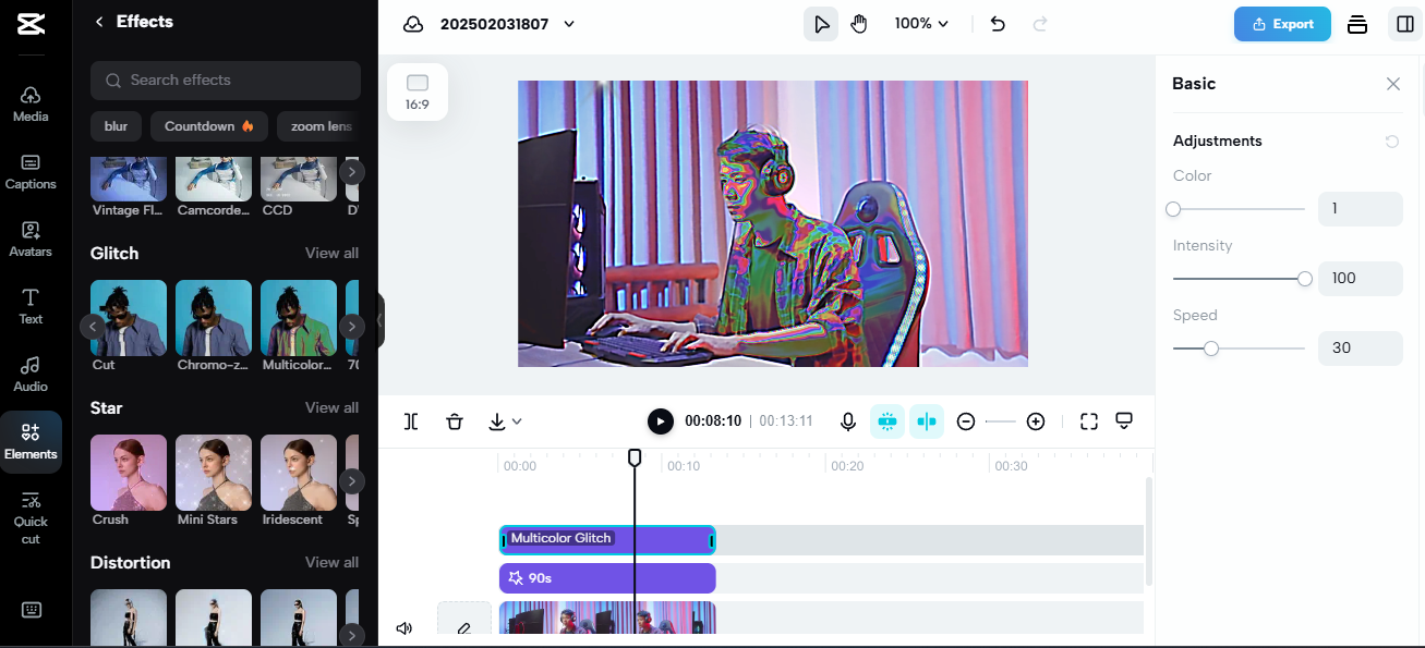 Menyunting video permainan dengan alat AI untuk eCommerce, menggunakan kesan glitch berwarna-warni bagi kandungan atas talian yang menarik.