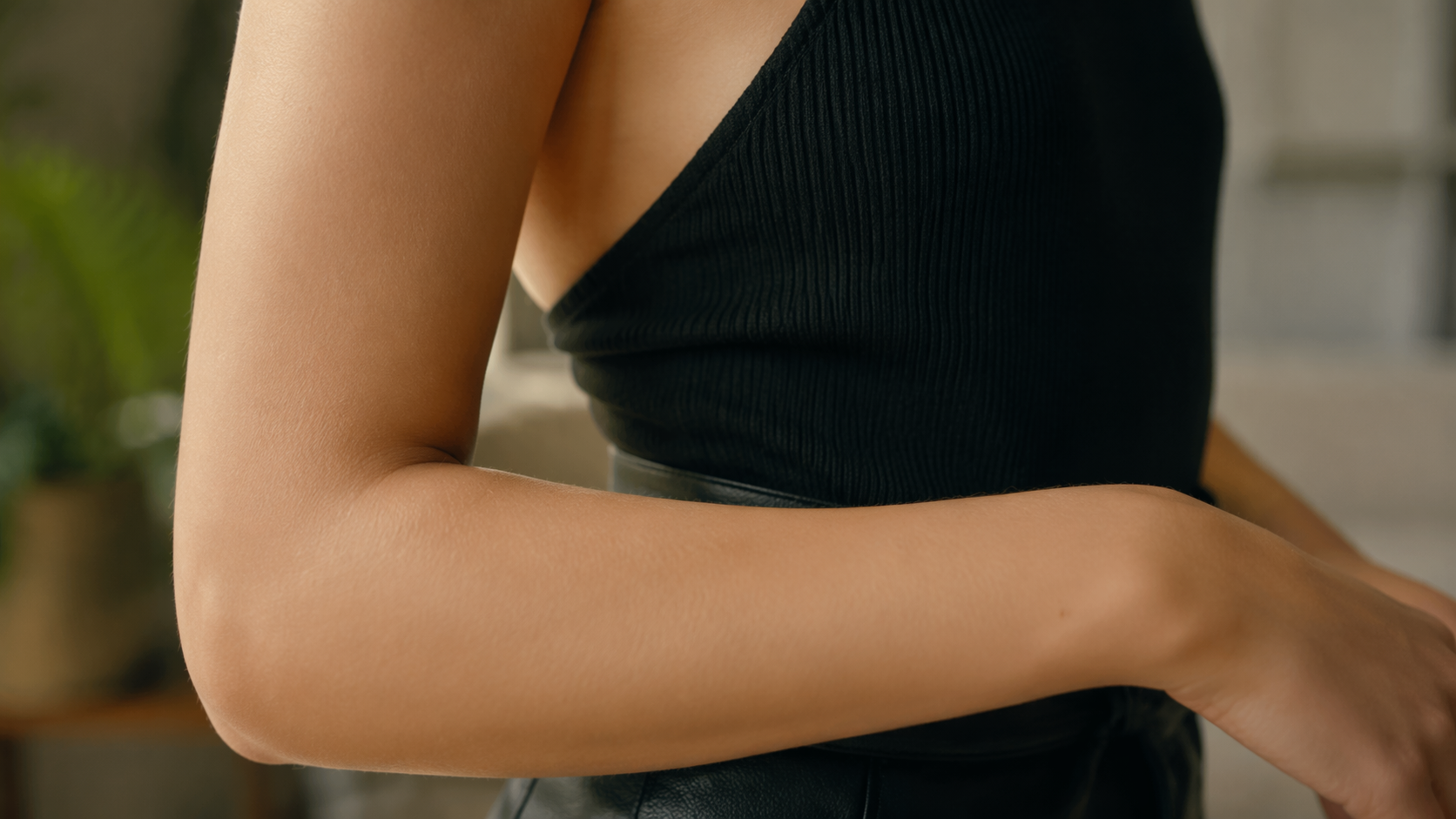 Dreamina remove tattoo from video hero example 1