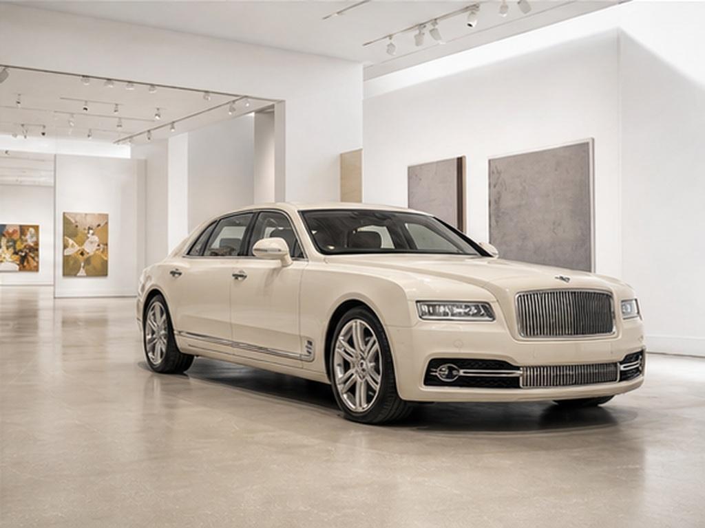 Gemini Rolls-Royce Car Prompts prompt example 6 - White gallery studio
