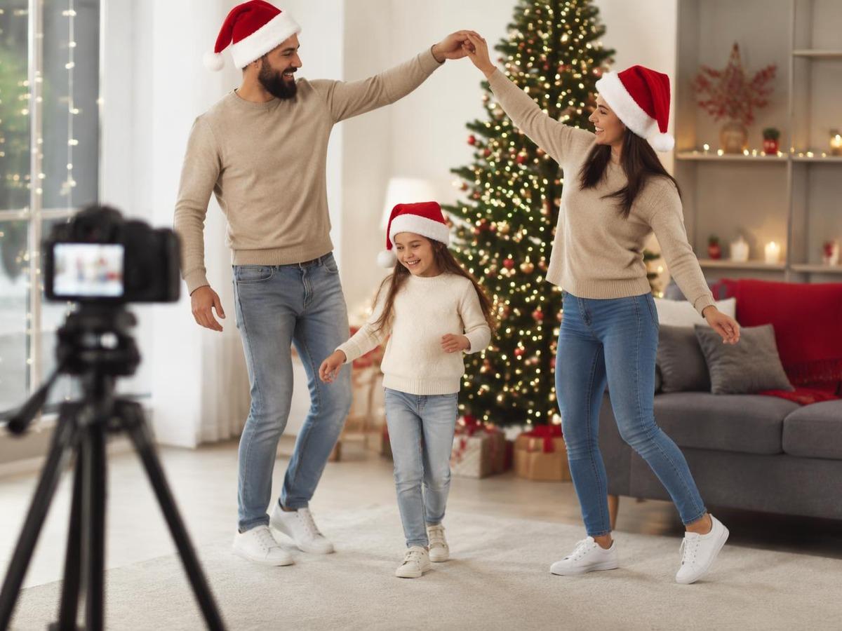 Christmas dance video generator prompt cover 1 in 4:3