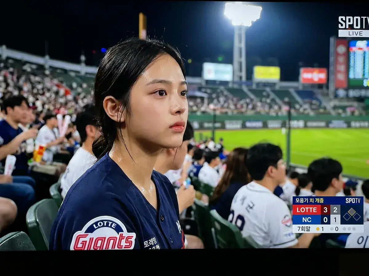 Turn a Selfie into a Share-Worthy Stadium Photo