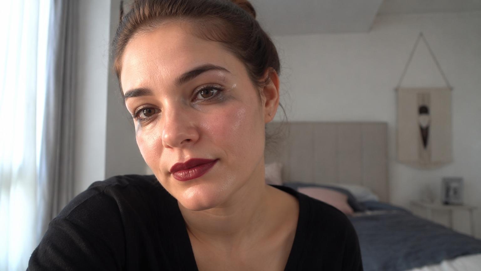 Dreamina rimuovere il trucco dal video eroe esempio 2