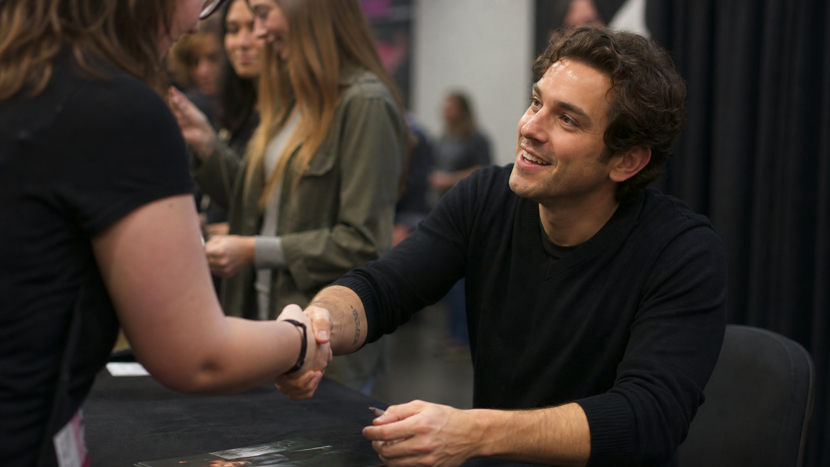 Autografo Fandom Video prompt 3 originale 16: 9 visivo