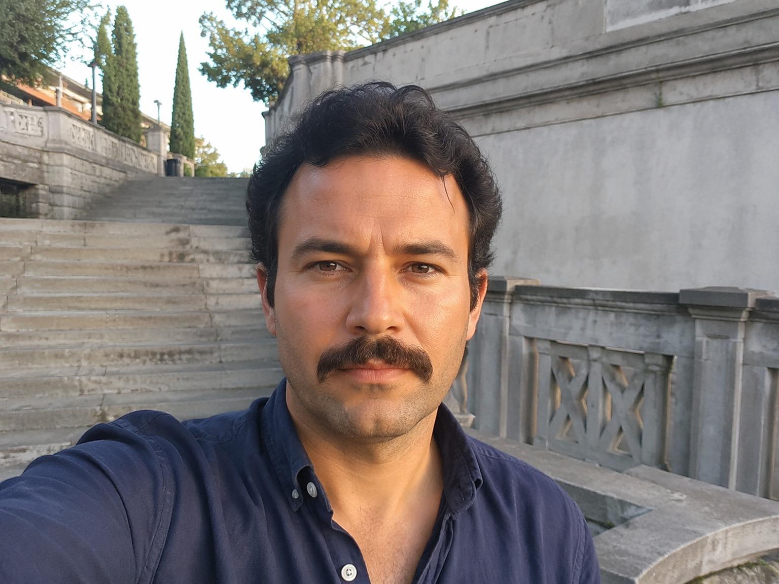 Remover bigode do avatar de revisão do criador de vídeo 3